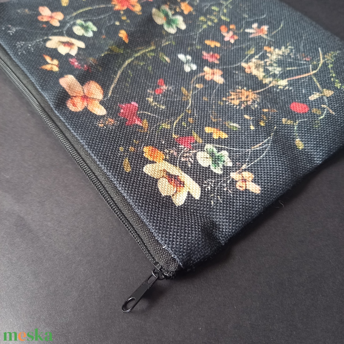 Apró virág mintájú neszeszer 19x21,5 cm - baba - mama - pelenkázó, babafürdető kellékek - pelenkázó neszeszer, pelenkatartó - Meska.hu