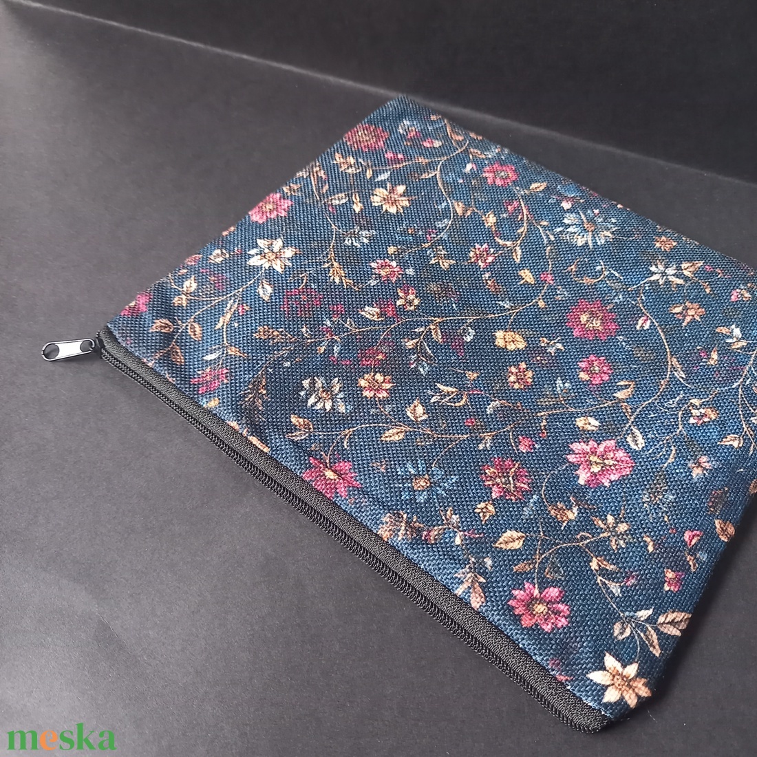 Apró virág mintájú neszeszer 19x21,5 cm - baba - mama - pelenkázó, babafürdető kellékek - pelenkázó neszeszer, pelenkatartó - Meska.hu