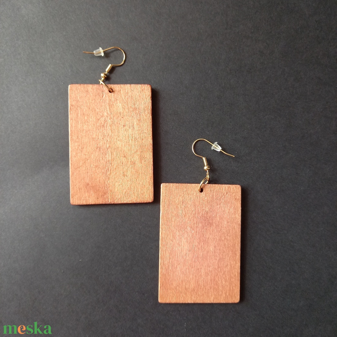 Szögletes fa fülbevaló pár organza tasakban  - ékszer - fülbevaló - lógó fülbevaló - Meska.hu