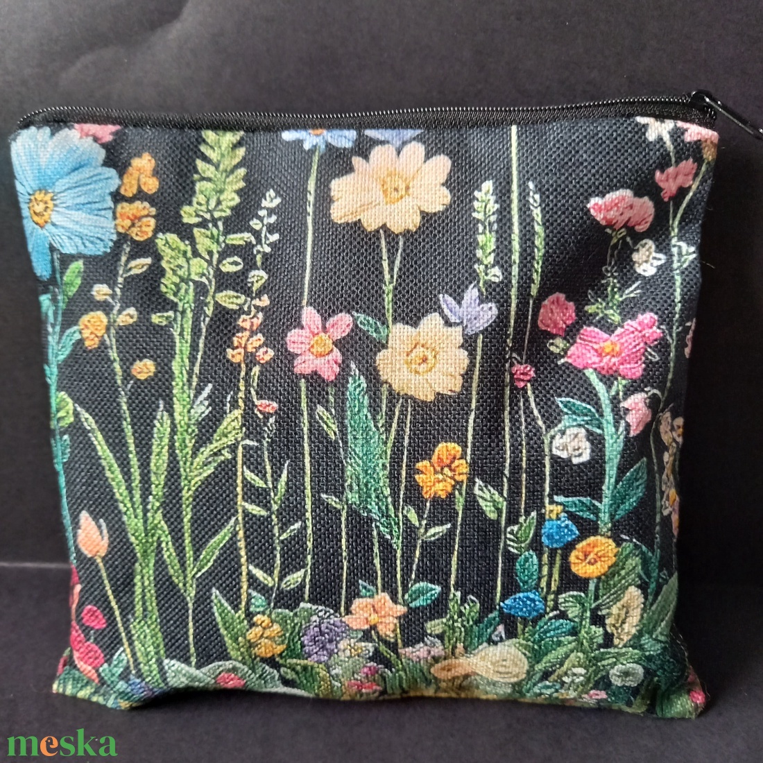 Metei virágos mintájú neszesszer, tolltartó, sminktáska, kozmetikai táska, pipere táska 20,5x19 cm - táska & tok - neszesszer - Meska.hu