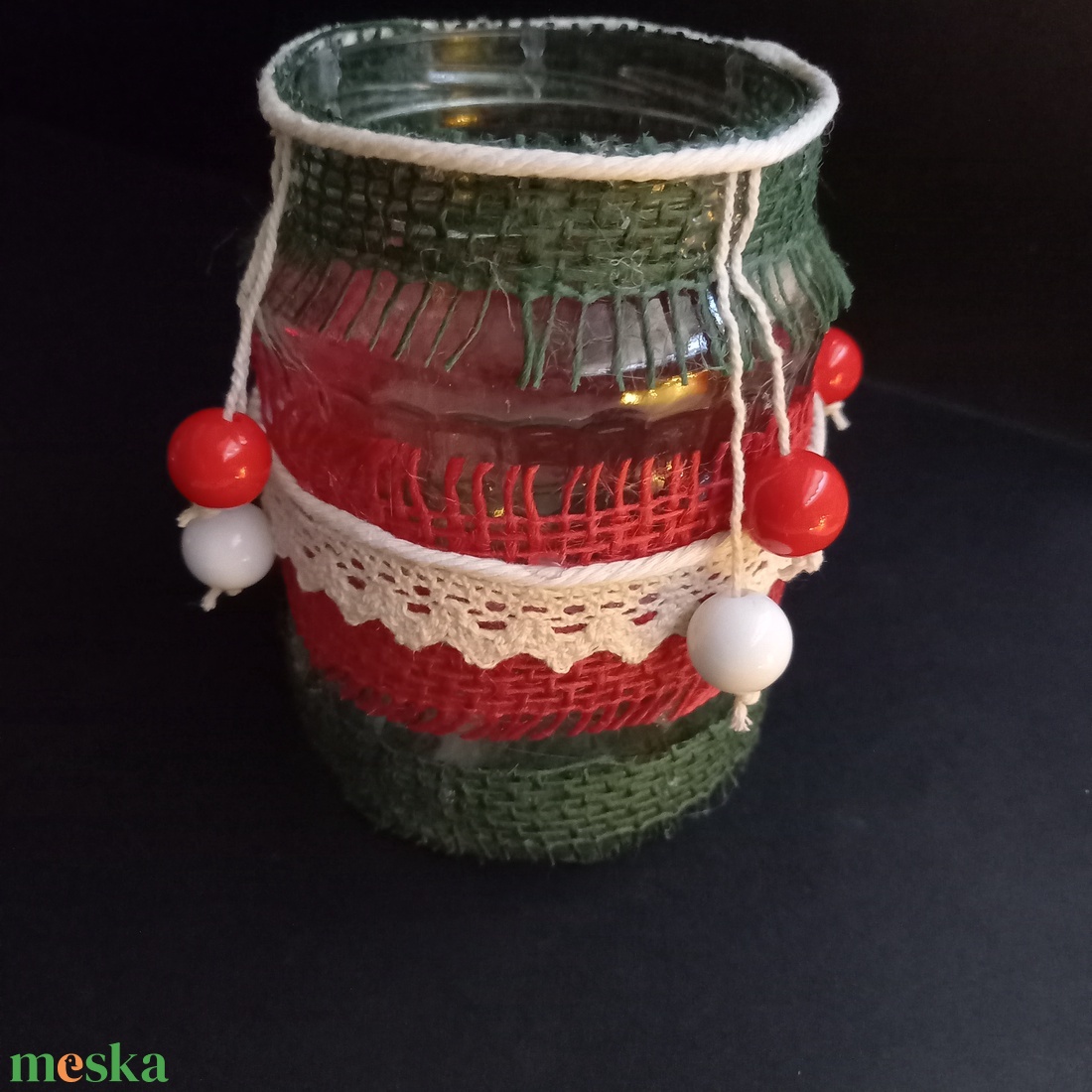 Egyedileg díszített üveg lámpás fényfüzérrel  - otthon & életmód - lámpa - asztali lámpa - Meska.hu