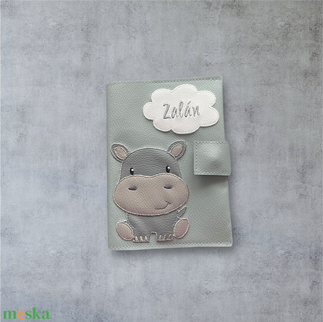 Zsálya alapon vízilovas baba irattartó tok - táska & tok - pénztárca & más tok - kártyatartó & irattartó - Meska.hu Zsálya alapon vízilovas baba irattartó tok - táska & tok - pénztárca & más tok - kártyatartó & irattartó - Meska.hu