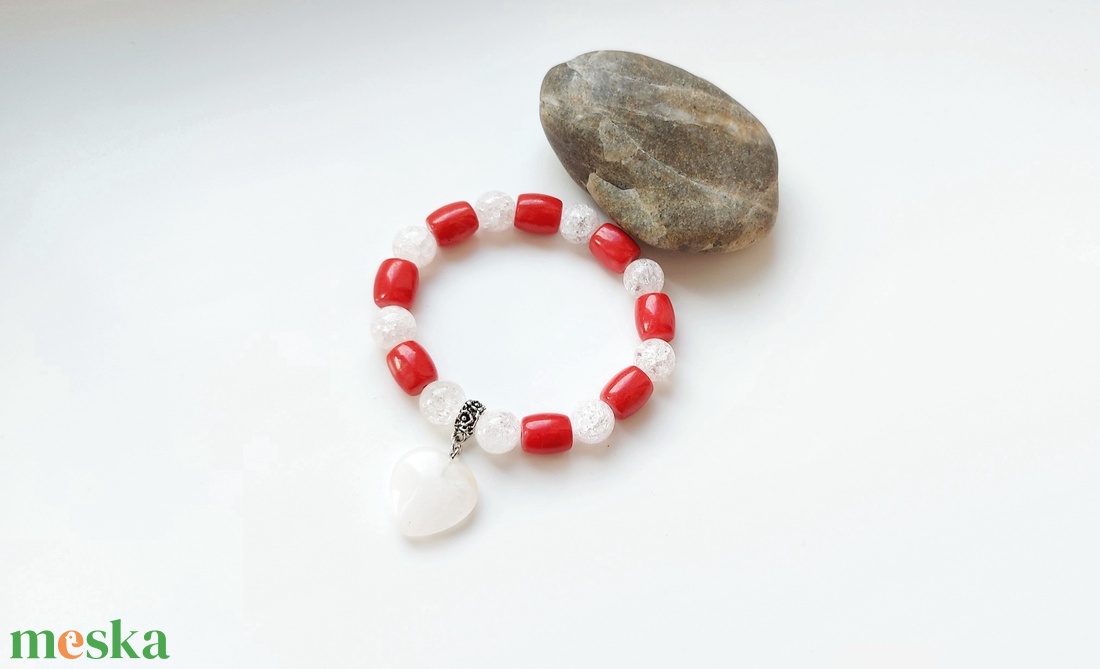 Szívemből - korall, hegyikristály ásványkarkötő, kristály medállal - ékszer - karkötő - gyöngyös karkötő - Meska.hu