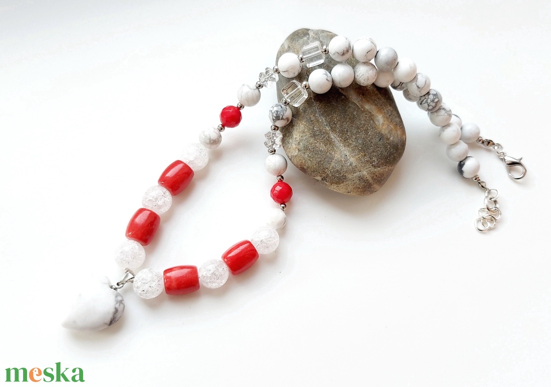 Szívemből - korall, hegyikristály, howlit ásvány nyaklánc, howlit szív medállal - ékszer - nyaklánc - gyöngyös nyaklánc - Meska.hu