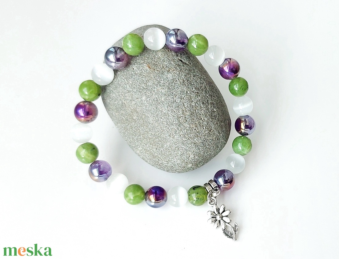 Tavaszi virágok - ametiszt aurakvarc, jáde, macskaszem ásványkarkötő virág medállal - ékszer - karkötő - gyöngyös karkötő - Meska.hu