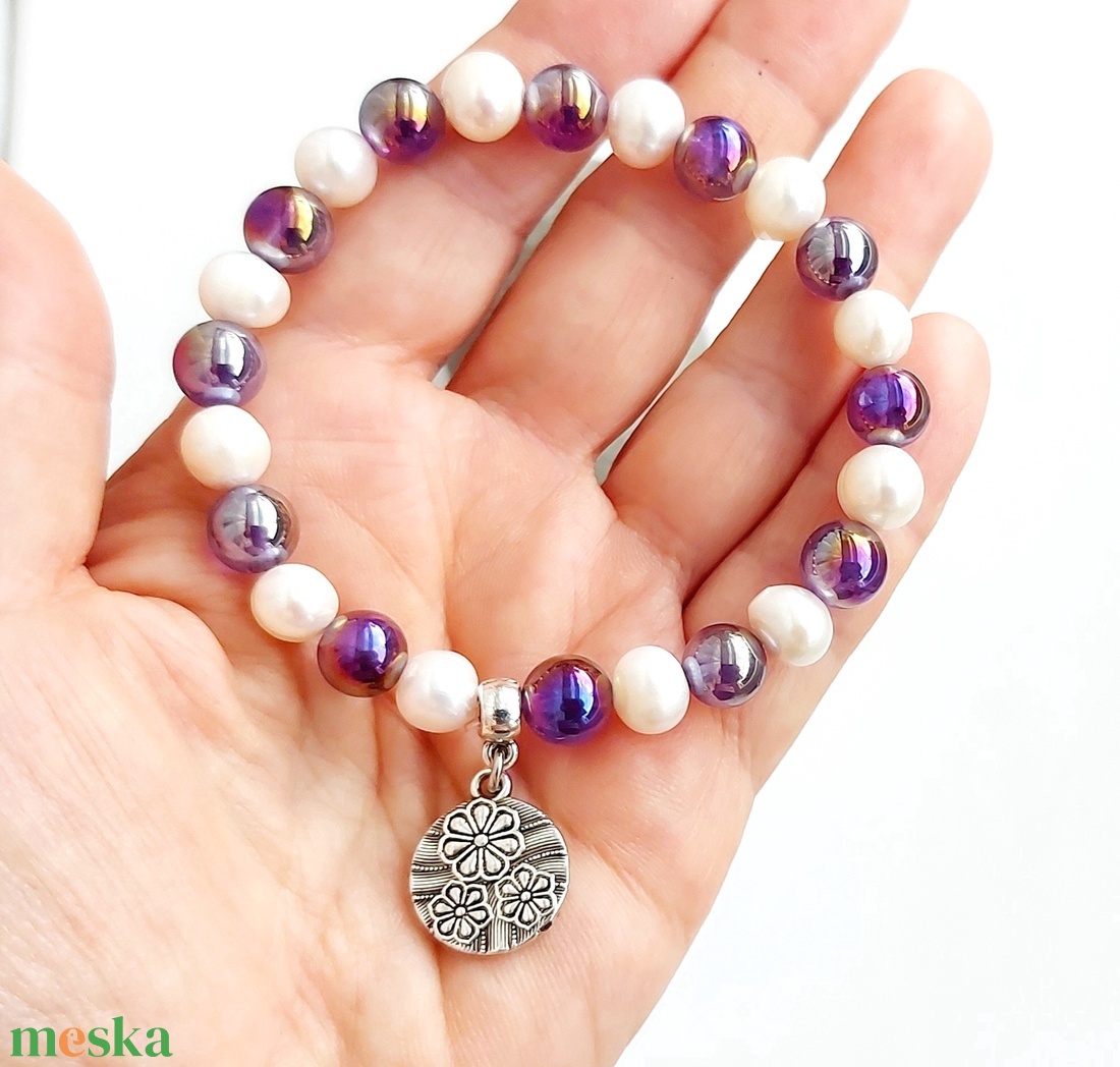 Lágy szellő - ametiszt aurakvarc, igazgyöngy ásványkarkötő - ékszer - karkötő - gyöngyös karkötő - Meska.hu