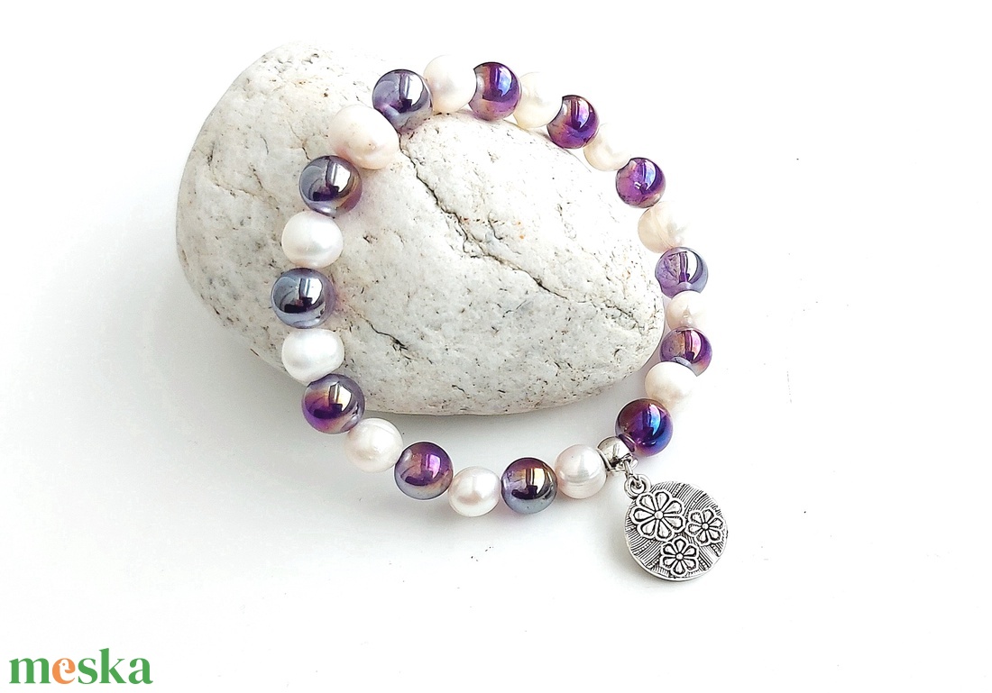 Lágy szellő - ametiszt aurakvarc, igazgyöngy ásványkarkötő - ékszer - karkötő - gyöngyös karkötő - Meska.hu