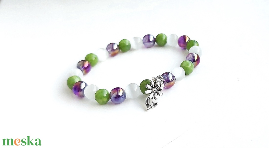 Tavaszi virágok - ametiszt aurakvarc, jáde, macskaszem ásványkarkötő virág medállal - ékszer - karkötő - gyöngyös karkötő - Meska.hu