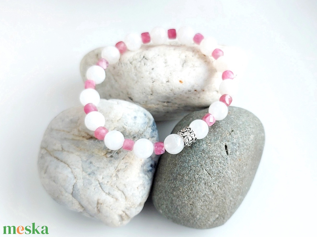 Összhang - rubellit holdkő drágakő karkötő, ásványkarkötő ezüsttel - ékszer - karkötő - gyöngyös karkötő - Meska.hu