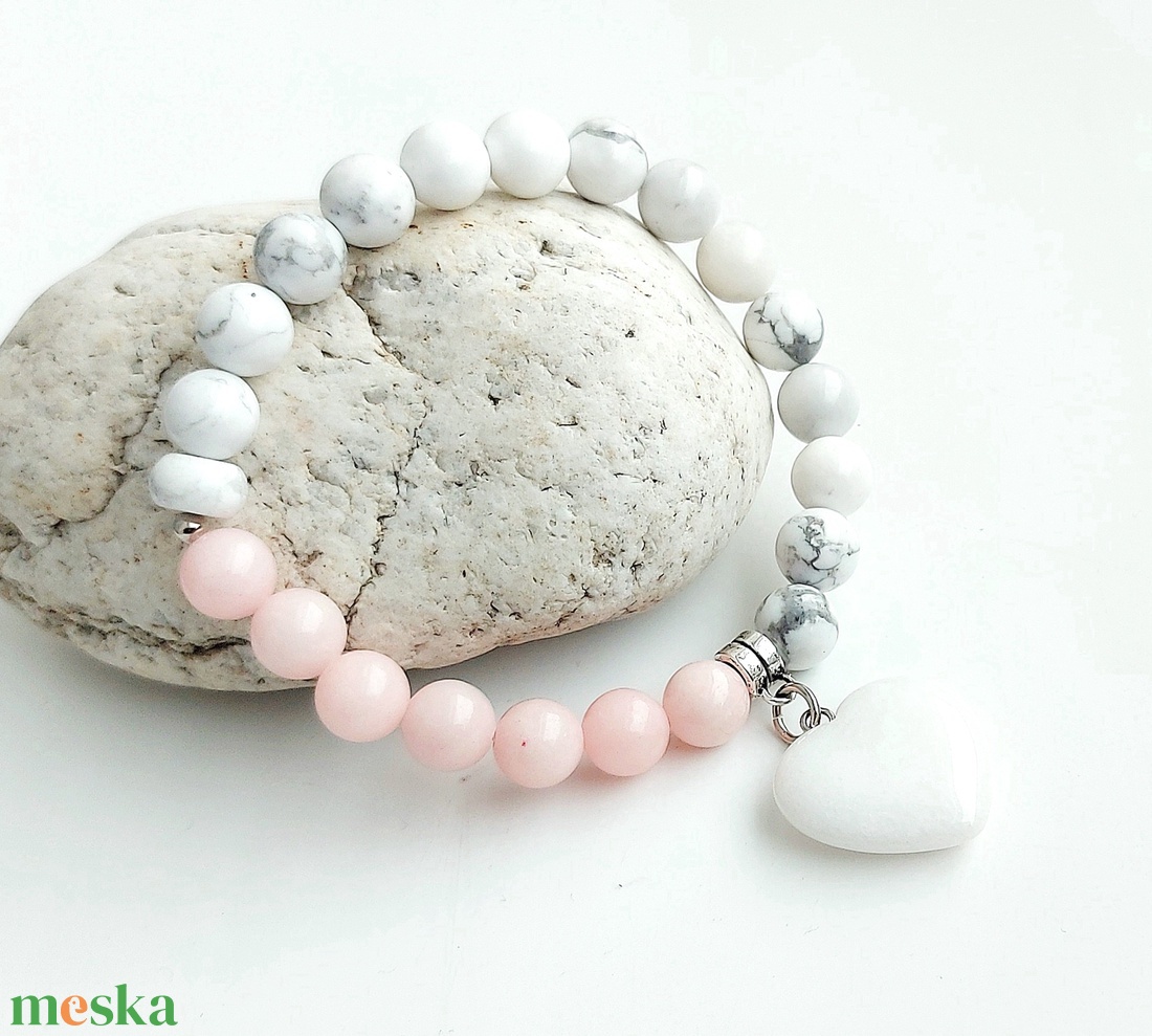 Marcipán szív - jáde, howlit ásványkarkötő jáde szív medállal - ékszer - karkötő - ásványkarkötő - Meska.hu