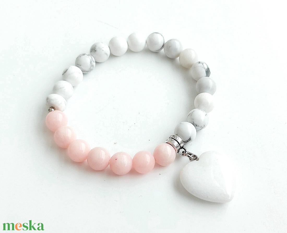 Marcipán szív - jáde, howlit ásványkarkötő jáde szív medállal - ékszer - karkötő - ásványkarkötő - Meska.hu
