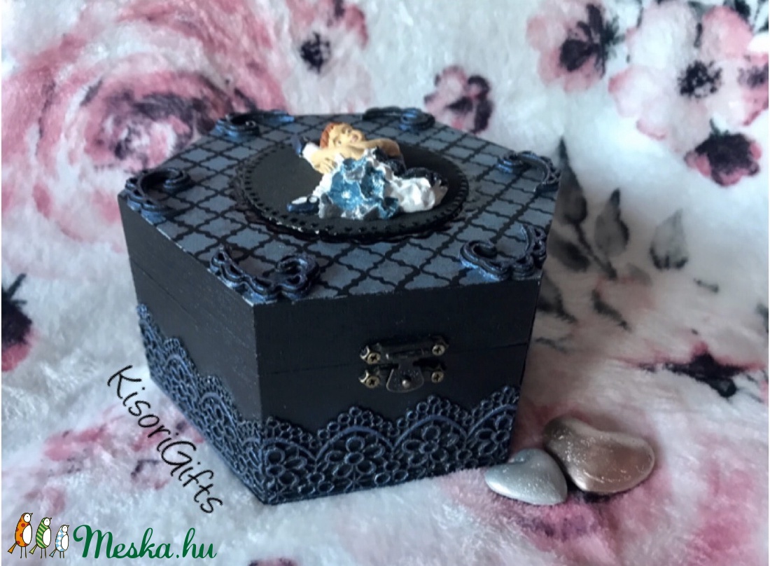 Elegáns balerinás ékszerdoboz fekete csipkével - ékszer - ékszertartó - ékszerdoboz - Meska.hu Elegáns balerinás ékszerdoboz fekete csipkével - ékszer - ékszertartó - ékszerdoboz - Meska.hu