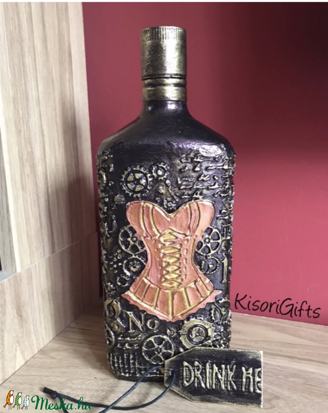 Legénybúcsúra, születésnapra steampunk whiskey-s üveg (1L), bronz-arany - otthon & életmód - dekoráció - asztal és polc dekoráció - díszüveg - Meska.hu Legénybúcsúra, születésnapra steampunk whiskey-s üveg (1L), bronz-arany - otthon & életmód - dekoráció - asztal és polc dekoráció - díszüveg - Meska.hu
