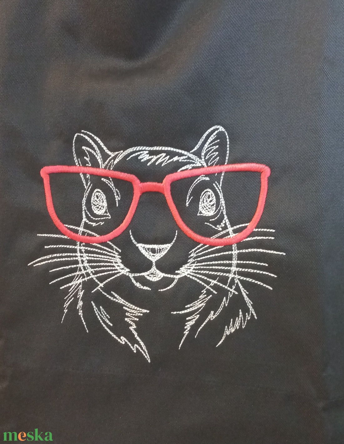 Hímzett vászontáska / szemüveges mókus - táska & tok - bevásárlás & shopper táska - shopper, textiltáska, szatyor - Meska.hu Hímzett vászontáska / szemüveges mókus - táska & tok - bevásárlás & shopper táska - shopper, textiltáska, szatyor - Meska.hu