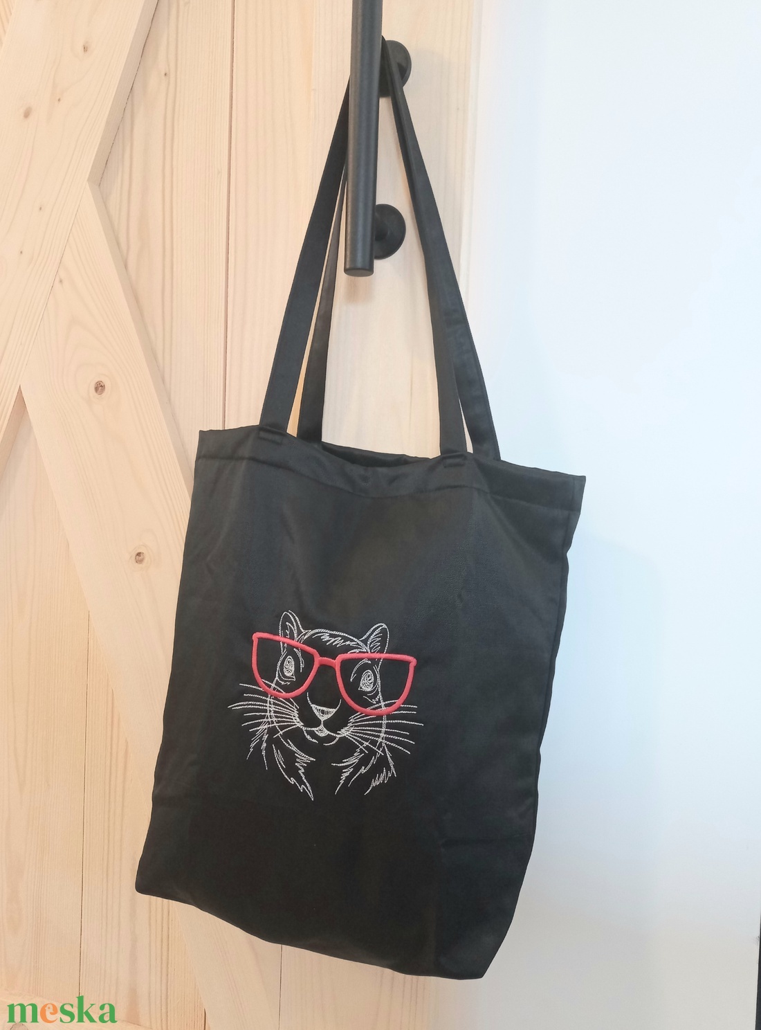Hímzett vászontáska / szemüveges mókus - táska & tok - bevásárlás & shopper táska - shopper, textiltáska, szatyor - Meska.hu Hímzett vászontáska / szemüveges mókus - táska & tok - bevásárlás & shopper táska - shopper, textiltáska, szatyor - Meska.hu