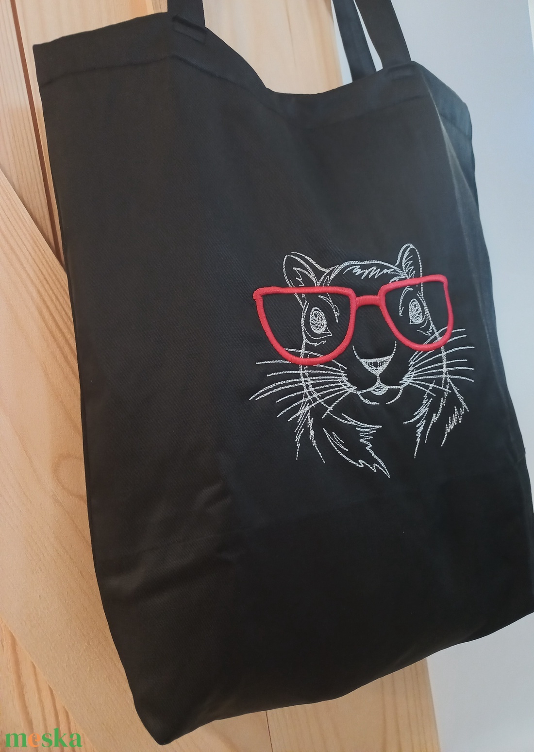 Hímzett vászontáska / szemüveges mókus - táska & tok - bevásárlás & shopper táska - shopper, textiltáska, szatyor - Meska.hu Hímzett vászontáska / szemüveges mókus - táska & tok - bevásárlás & shopper táska - shopper, textiltáska, szatyor - Meska.hu