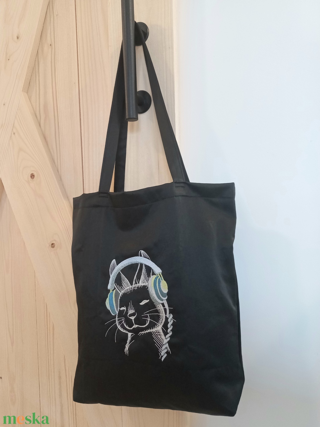 Hímzett vászontáska / fülhallgatós nyuszi - táska & tok - bevásárlás & shopper táska - kenyeres zsák - Meska.hu