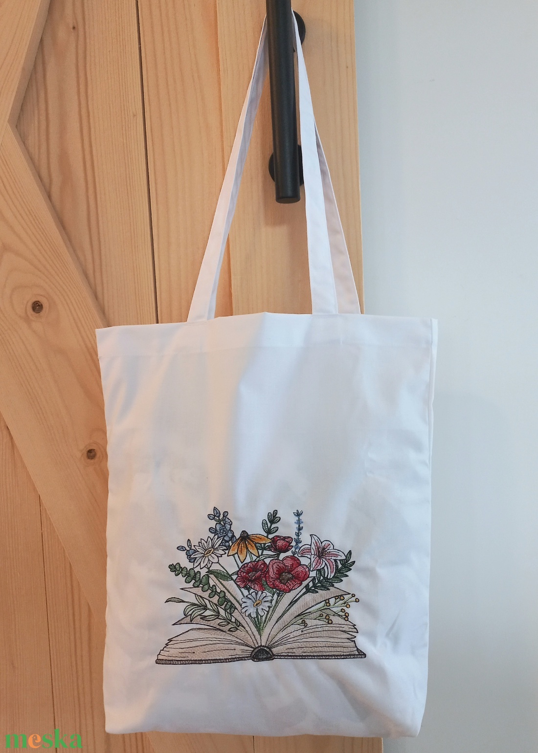 Könyves hímzett vászontáska  - táska & tok - bevásárlás & shopper táska - kenyeres zsák - Meska.hu