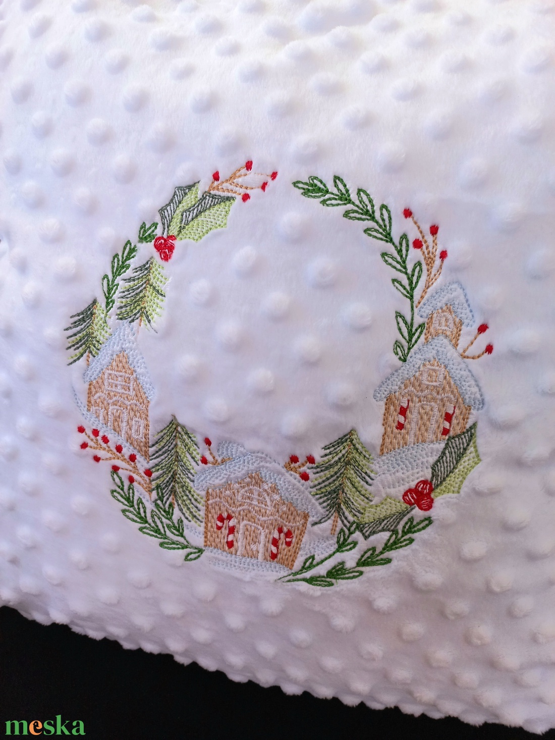 Karácsonyi koszorús  hímzett díszpárna - otthon & életmód - lakástextil - párna & párnahuzat - Meska.hu