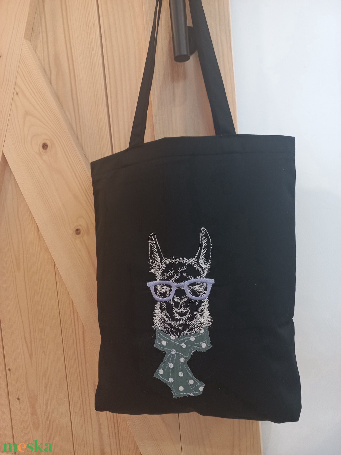 Hímzett vászontáska hajgumival / pöttyös láma - táska & tok - bevásárlás & shopper táska - kenyeres zsák - Meska.hu Hímzett vászontáska hajgumival / pöttyös láma - táska & tok - bevásárlás & shopper táska - kenyeres zsák - Meska.hu