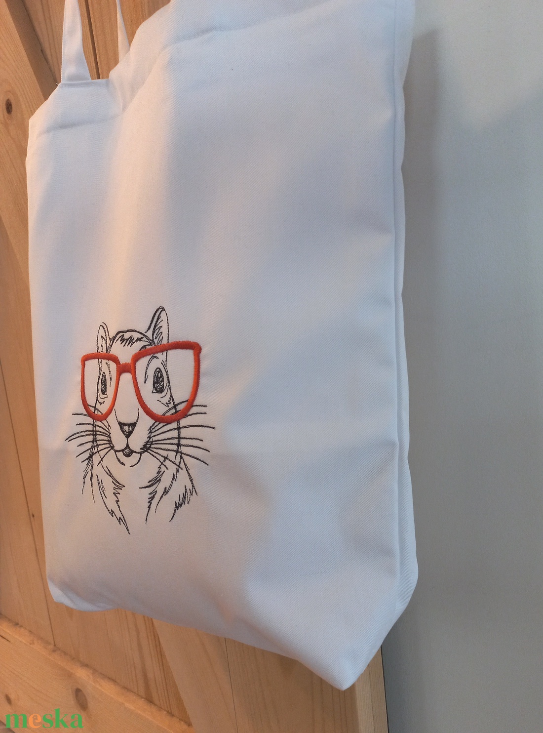 Hímzett vászontáska / mókus téglapiros szemüveggel - táska & tok - bevásárlás & shopper táska - shopper, textiltáska, szatyor - Meska.hu Hímzett vászontáska / mókus téglapiros szemüveggel - táska & tok - bevásárlás & shopper táska - shopper, textiltáska, szatyor - Meska.hu
