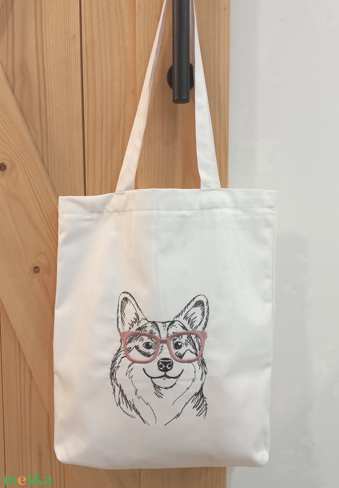 Hímzett vászontáska / szemüveges corgi kutya - táska & tok - bevásárlás & shopper táska - kenyeres zsák - Meska.hu Hímzett vászontáska / szemüveges corgi kutya - táska & tok - bevásárlás & shopper táska - kenyeres zsák - Meska.hu