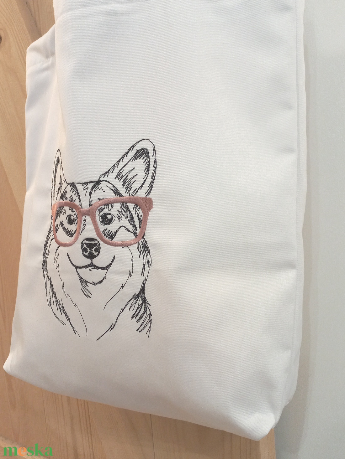 Hímzett vászontáska / szemüveges corgi kutya - táska & tok - bevásárlás & shopper táska - kenyeres zsák - Meska.hu Hímzett vászontáska / szemüveges corgi kutya - táska & tok - bevásárlás & shopper táska - kenyeres zsák - Meska.hu