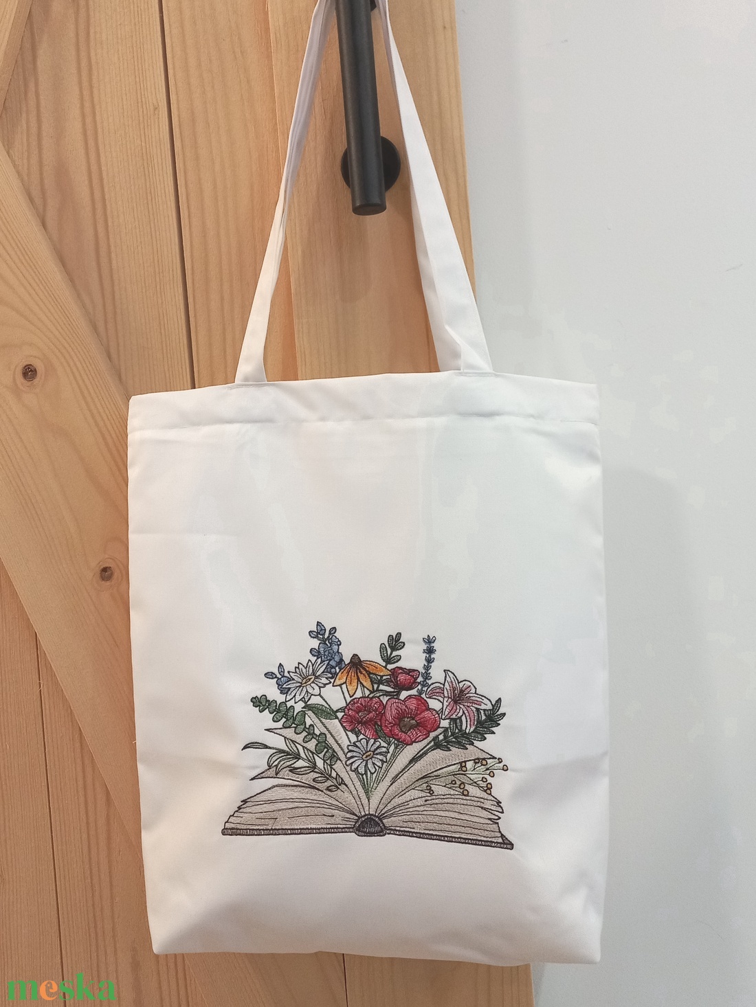 Hímzett vászontáska / virágos könyv - táska & tok - bevásárlás & shopper táska - shopper, textiltáska, szatyor - Meska.hu Hímzett vászontáska / virágos könyv - táska & tok - bevásárlás & shopper táska - shopper, textiltáska, szatyor - Meska.hu