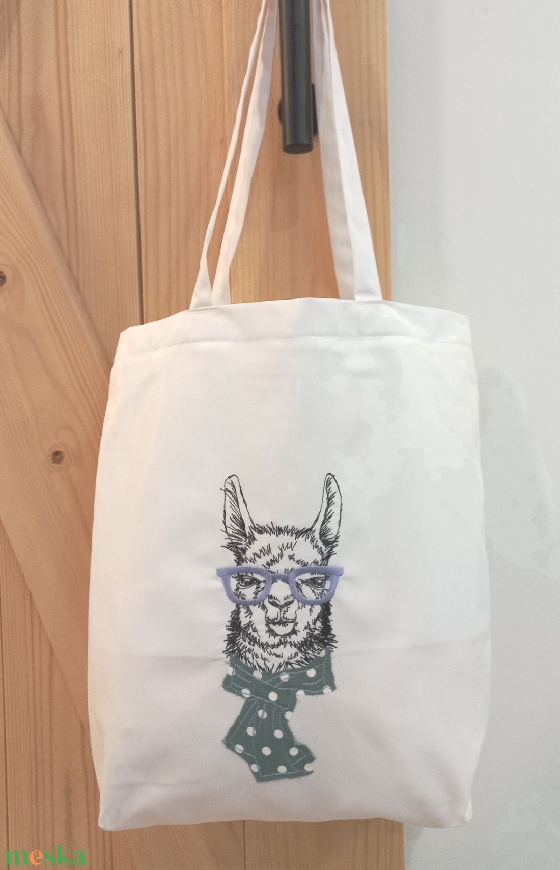 Hímzett vászontáska / láma zöld sállal - táska & tok - bevásárlás & shopper táska - shopper, textiltáska, szatyor - Meska.hu Hímzett vászontáska / láma zöld sállal - táska & tok - bevásárlás & shopper táska - shopper, textiltáska, szatyor - Meska.hu