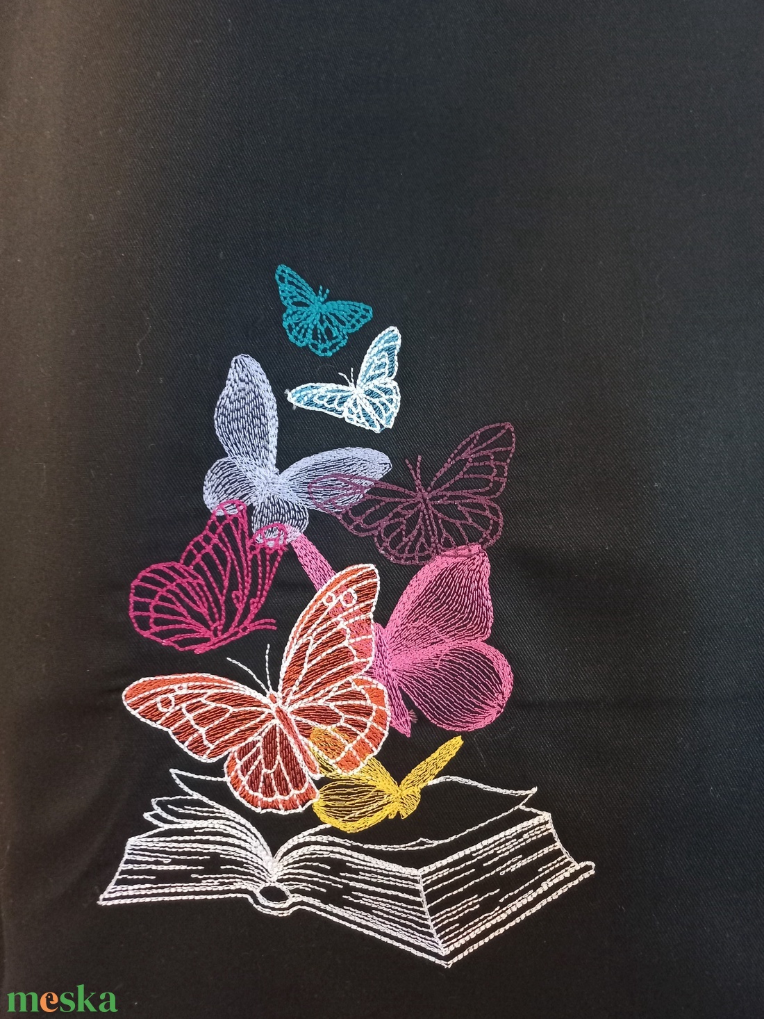Hímzett vászontáska / pillangós könyvek hímzéssel - táska & tok - bevásárlás & shopper táska - shopper, textiltáska, szatyor - Meska.hu Hímzett vászontáska / pillangós könyvek hímzéssel - táska & tok - bevásárlás & shopper táska - shopper, textiltáska, szatyor - Meska.hu