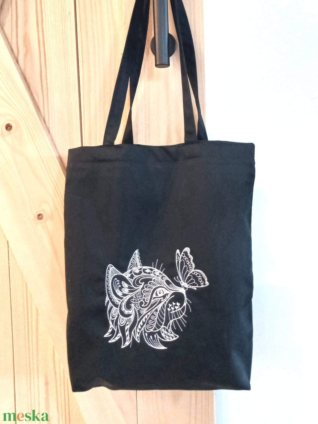 Hímzett vászontáska / pillangós cica hímzéssel - táska & tok - bevásárlás & shopper táska - shopper, textiltáska, szatyor - Meska.hu Hímzett vászontáska / pillangós cica hímzéssel - táska & tok - bevásárlás & shopper táska - shopper, textiltáska, szatyor - Meska.hu