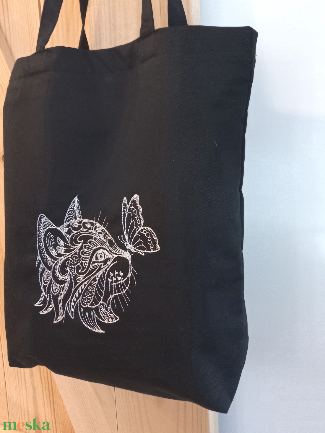 Hímzett vászontáska / pillangós cica hímzéssel - táska & tok - bevásárlás & shopper táska - shopper, textiltáska, szatyor - Meska.hu Hímzett vászontáska / pillangós cica hímzéssel - táska & tok - bevásárlás & shopper táska - shopper, textiltáska, szatyor - Meska.hu