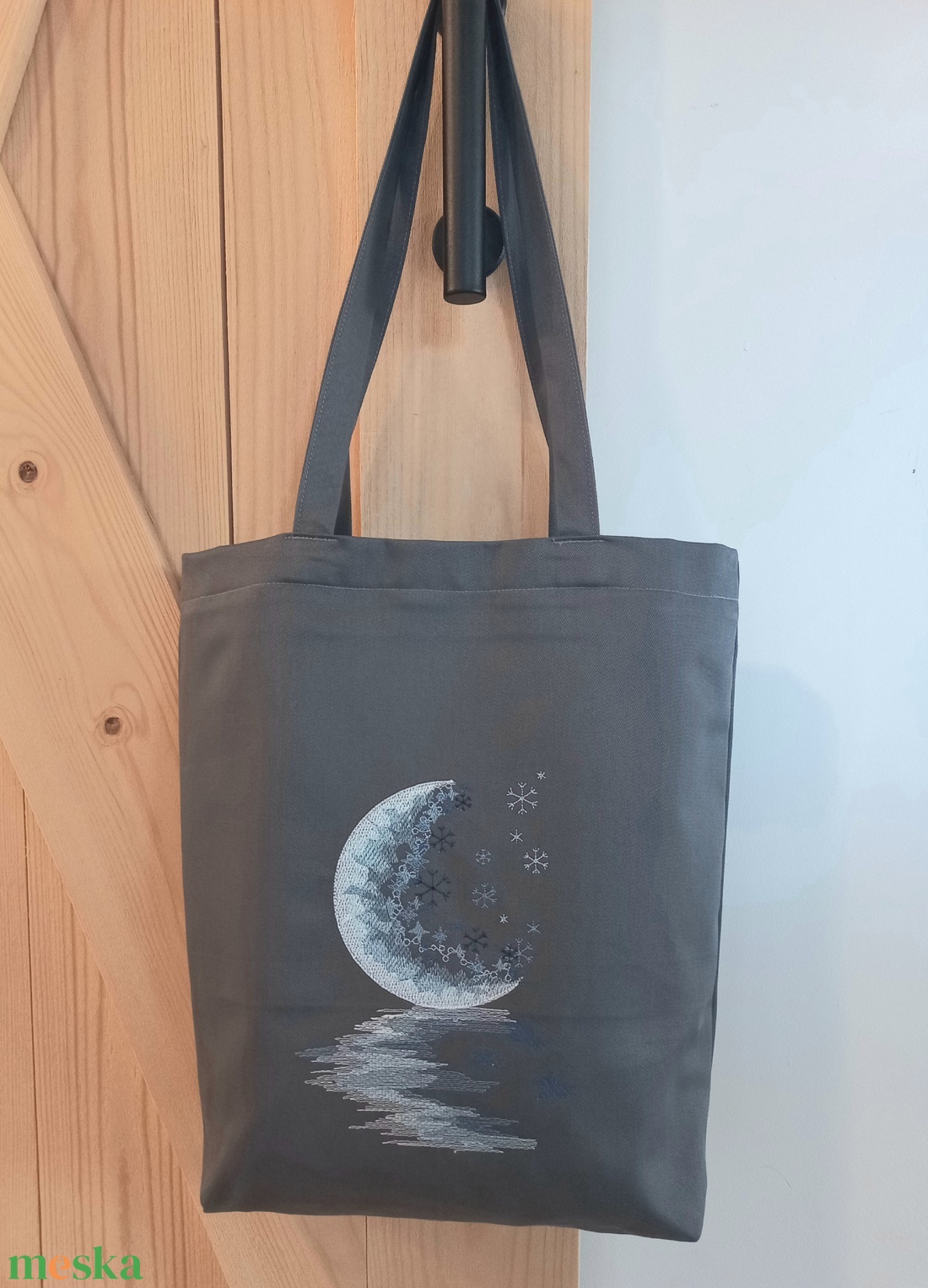 Szürke hímzett vászontáska / holdfény hímzéssel - táska & tok - bevásárlás & shopper táska - shopper, textiltáska, szatyor - Meska.hu Szürke hímzett vászontáska / holdfény hímzéssel - táska & tok - bevásárlás & shopper táska - shopper, textiltáska, szatyor - Meska.hu