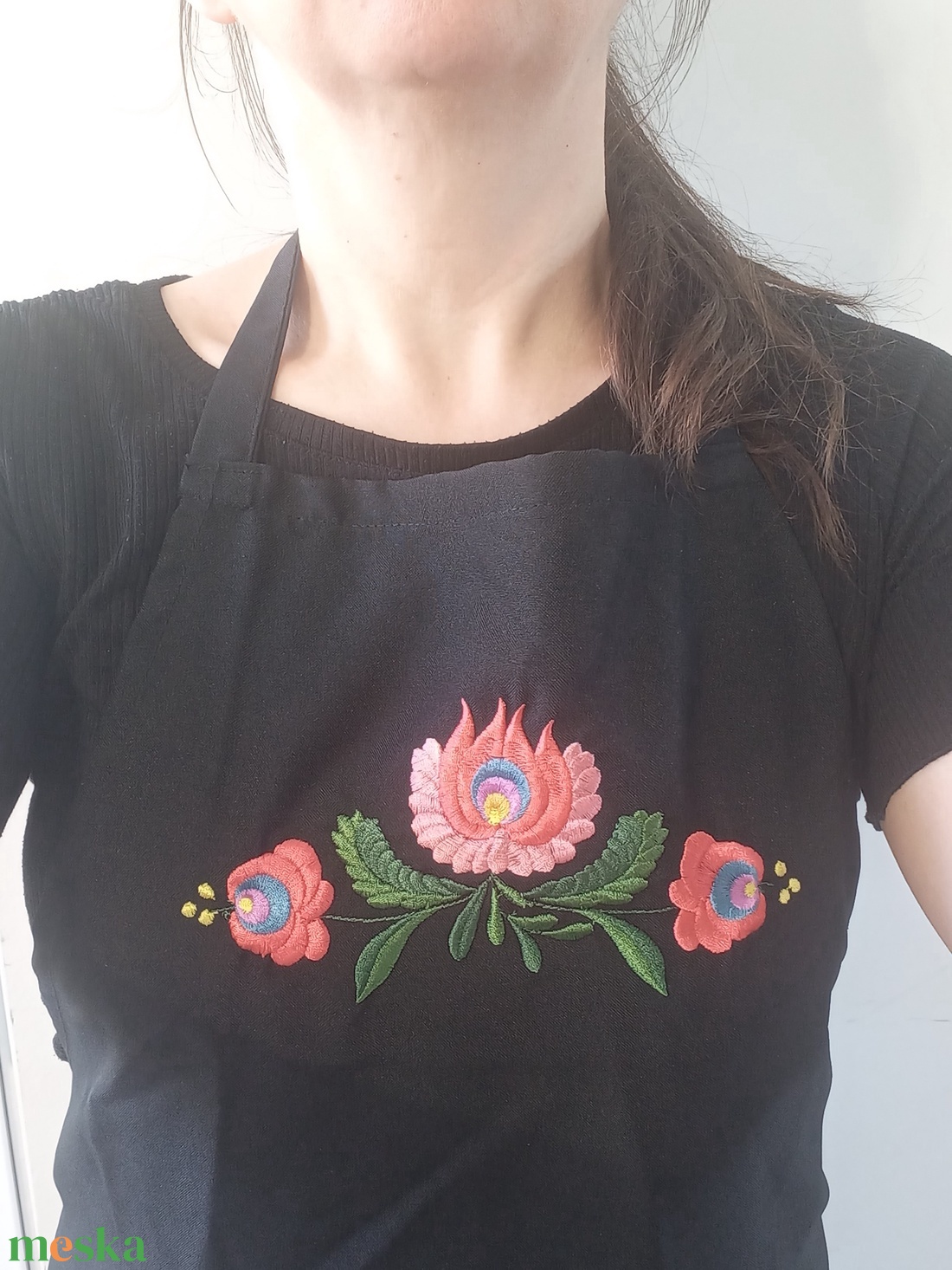 Hímzett kötény-matyó fűzér /fekete - otthon & életmód - konyhafelszerelés, tálalás - konyhai textil - kötény - Meska.hu