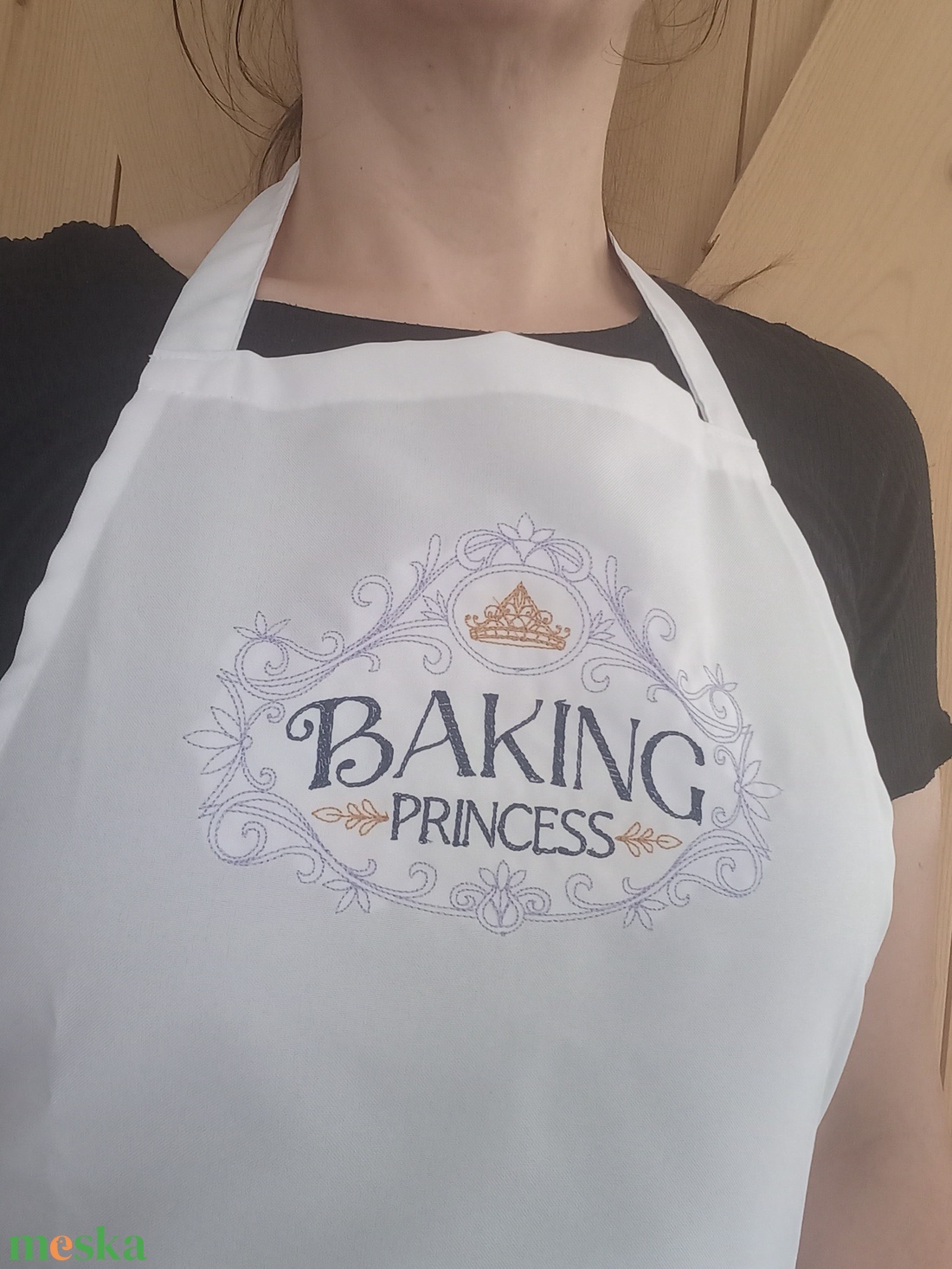 Hímzett kötény-Baking princess/fehér - otthon & életmód - konyhafelszerelés, tálalás - konyhai textil - kötény - Meska.hu