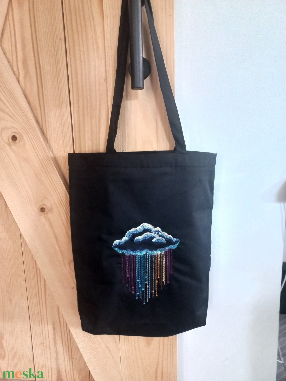 Hímzett vászontáska / fekete szivárványos esőfelhő - táska & tok - bevásárlás & shopper táska - shopper, textiltáska, szatyor - Meska.hu