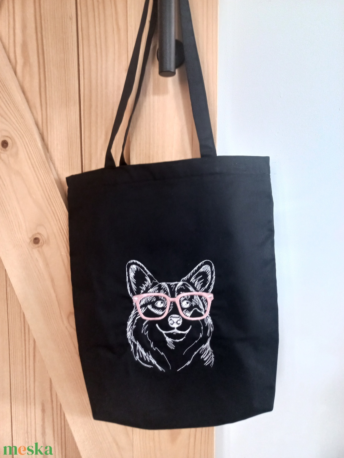 Hímzett vászontáska / fekete kutyás - táska & tok - bevásárlás & shopper táska - shopper, textiltáska, szatyor - Meska.hu