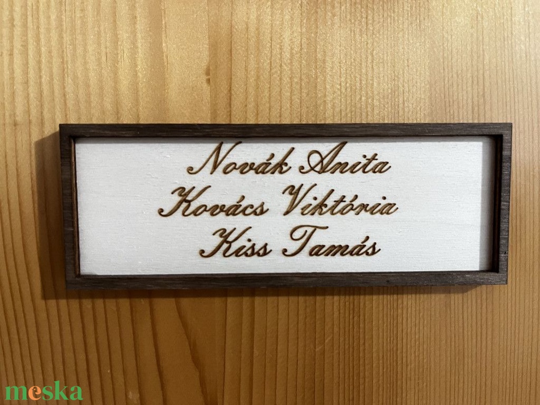 Egyedi névtábla ajtóra  stílusos, fából készült ajtódísz - otthon & életmód - dekoráció - ajtó- és ablak dekoráció - ajtódísz & kopogtató - Meska.hu