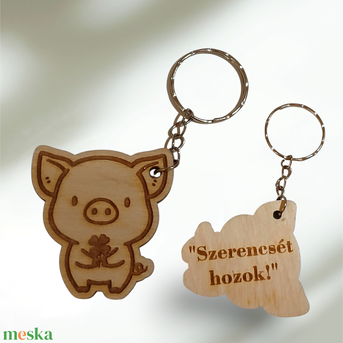 Gravírozott Malacos Kulcstartó � Szerencsehozó Újévi Ajándék (BUÉK 2026) - táska & tok - kulcstartó & táskadísz - kulcstartó - Meska.hu