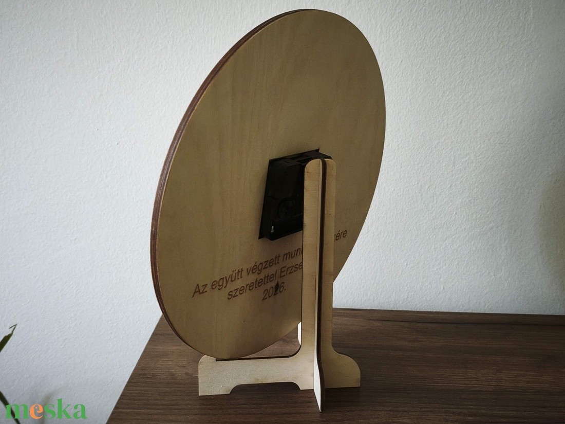Pedagógus ajándék gravírozott fa óra egyedi felirattal � 25 cm-es ballagási ajándék óvónőknek, tanároknak - otthon & életmód - dekoráció - fali és függő dekoráció - falióra & óra - Meska.hu