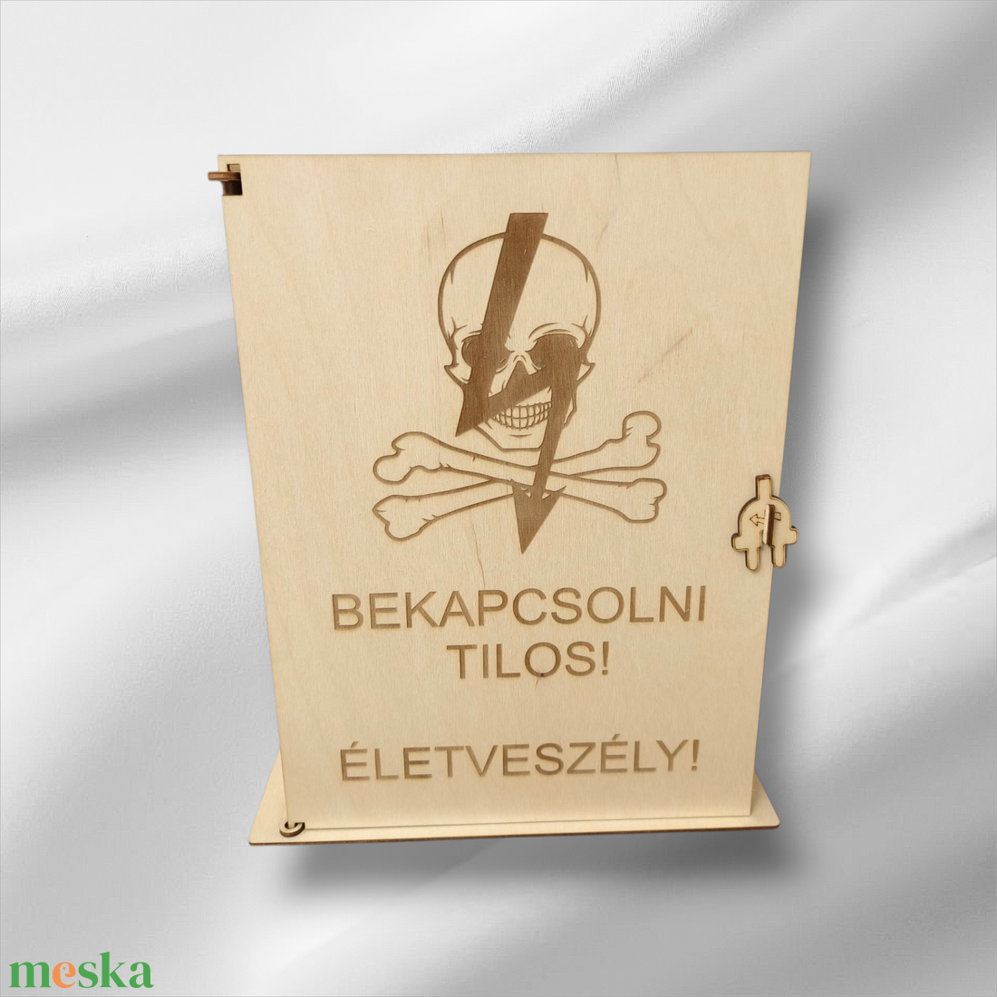 Egyedi italos ajándékdoboz villanyóra szekrény stílusban � gravírozott bortartó borhoz, férfiaknak, villanyszerelőnek - otthon & életmód - konyhafelszerelés, tálalás - tálalás - bortartó - Meska.hu