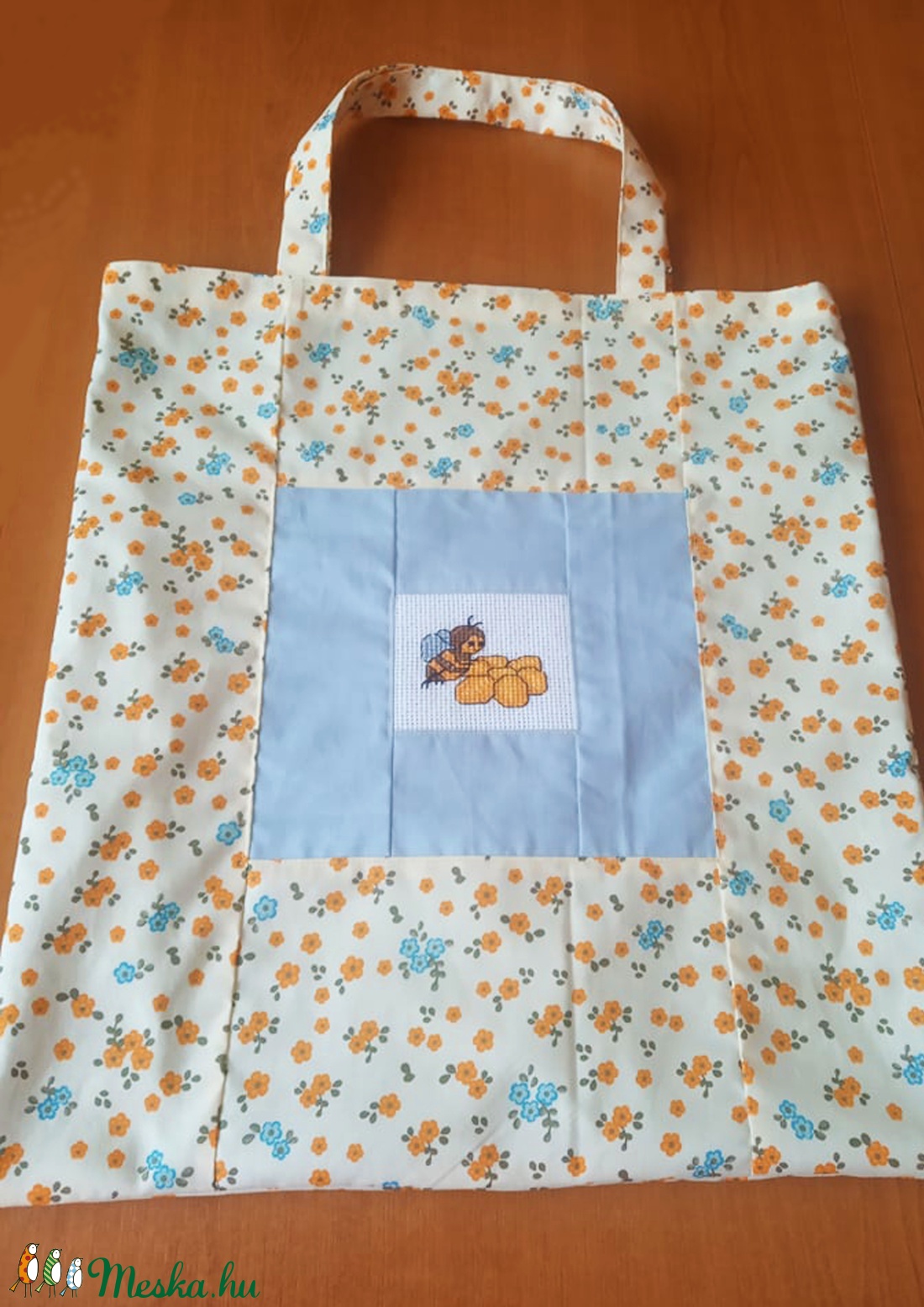 Apró virágmintás szatyor hímzett méhecskével hozzátartozó neszesszerrel - Kis méret - táska & tok - bevásárlás & shopper táska - shopper, textiltáska, szatyor - Meska.hu Apró virágmintás szatyor hímzett méhecskével hozzátartozó neszesszerrel - Kis méret - táska & tok - bevásárlás & shopper táska - shopper, textiltáska, szatyor - Meska.hu
