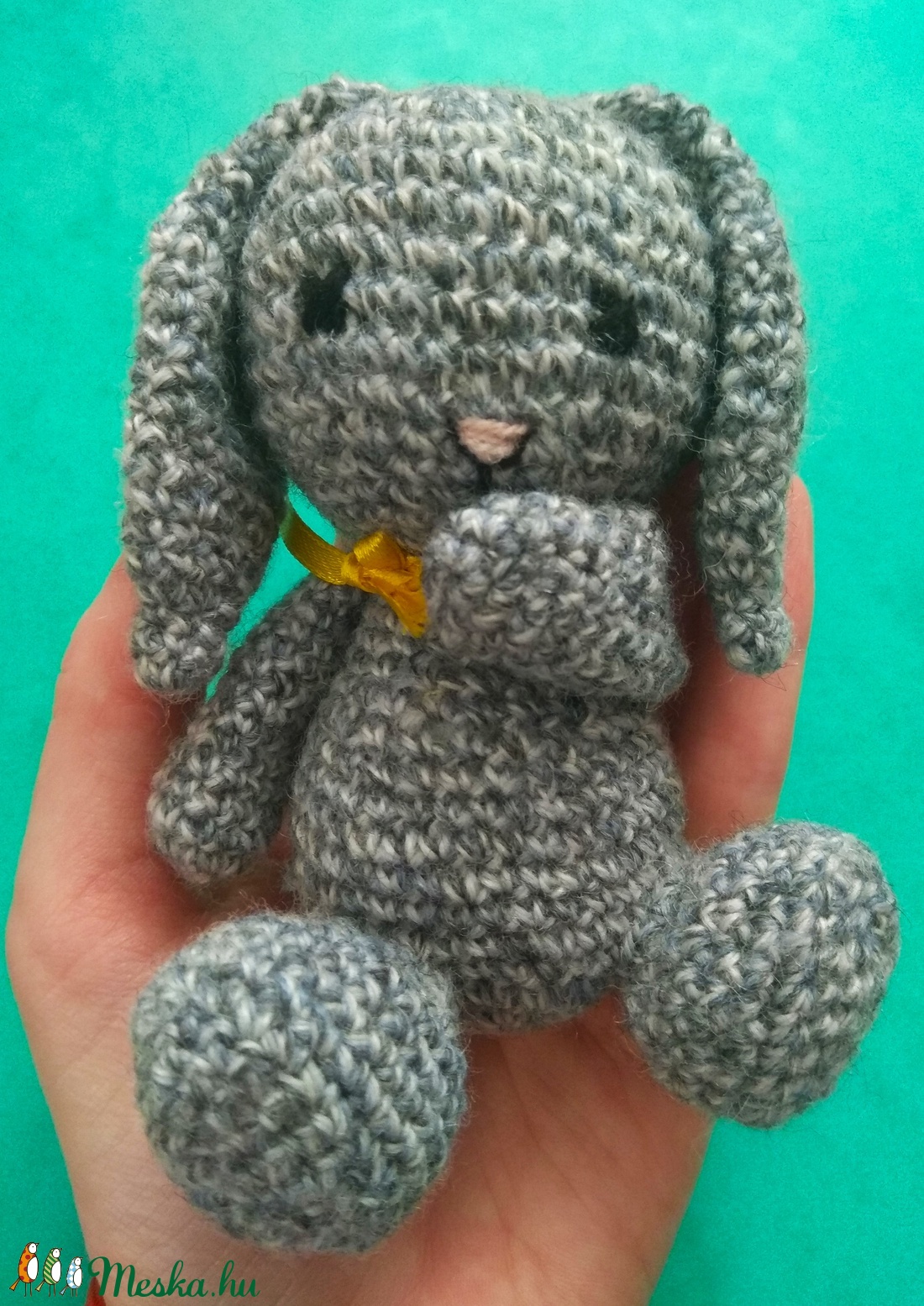 Amigurumi nyuszi ül a fűben  - játék & sport - plüssállat & játékfigura - nyuszi - Meska.hu