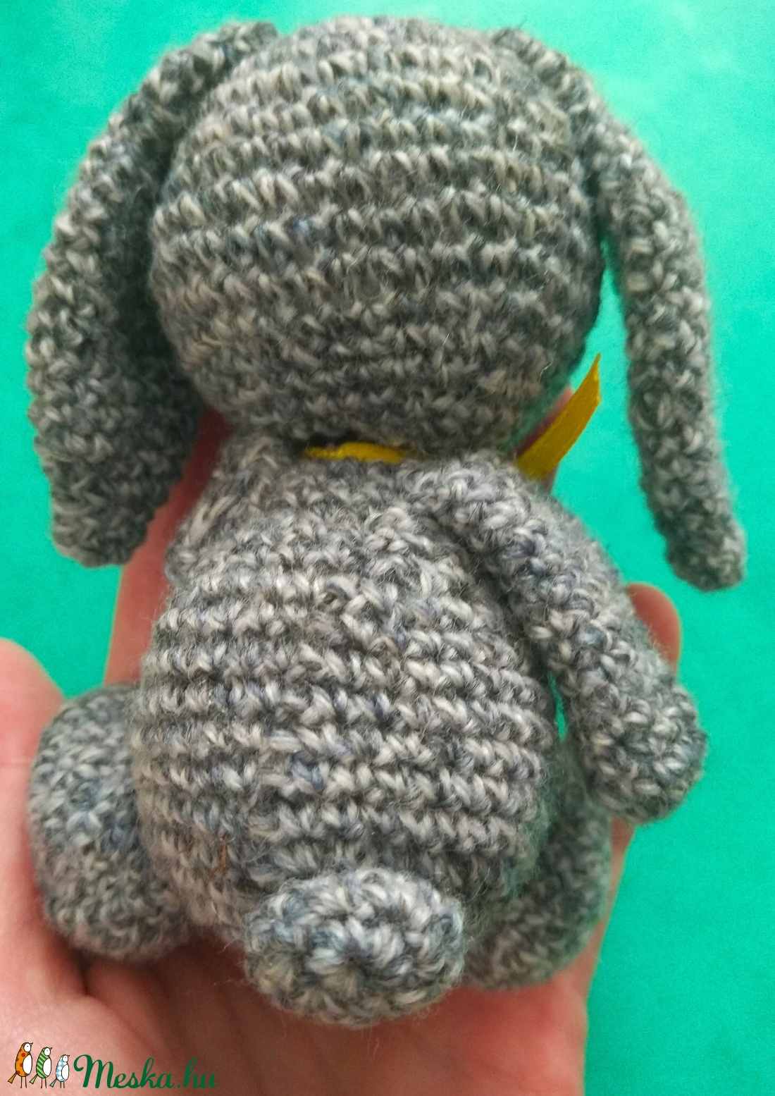 Amigurumi nyuszi ül a fűben  - játék & sport - plüssállat & játékfigura - nyuszi - Meska.hu