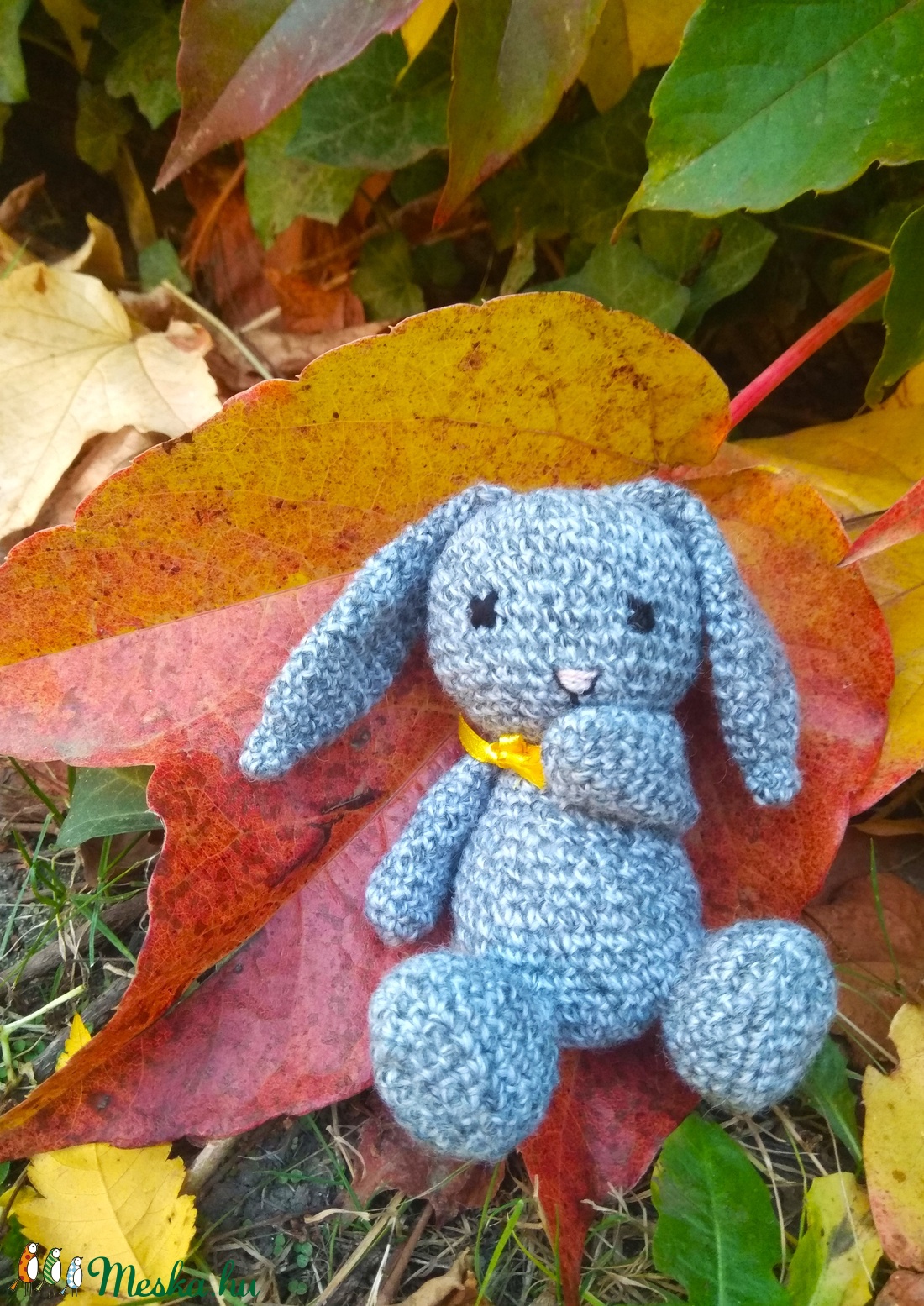 Amigurumi nyuszi ül a fűben  - játék & sport - plüssállat & játékfigura - nyuszi - Meska.hu