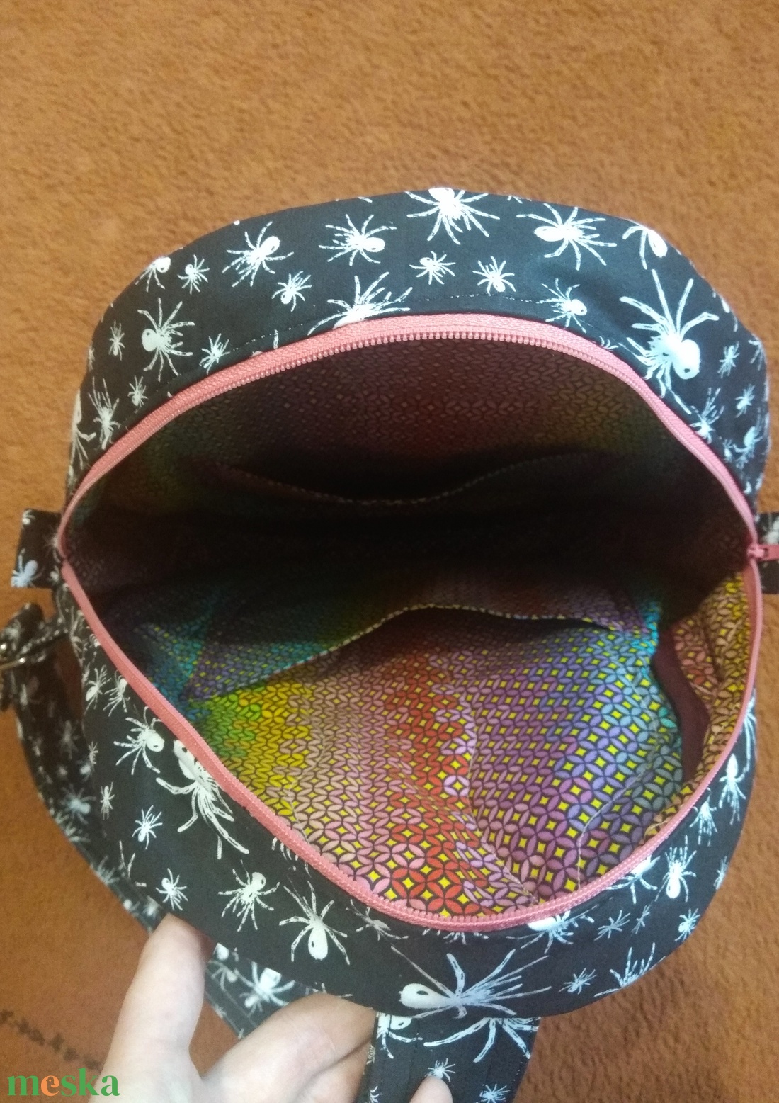 Pókmintás féloldalas hátizsák - táska & tok - hátizsák - hátizsák - Meska.hu