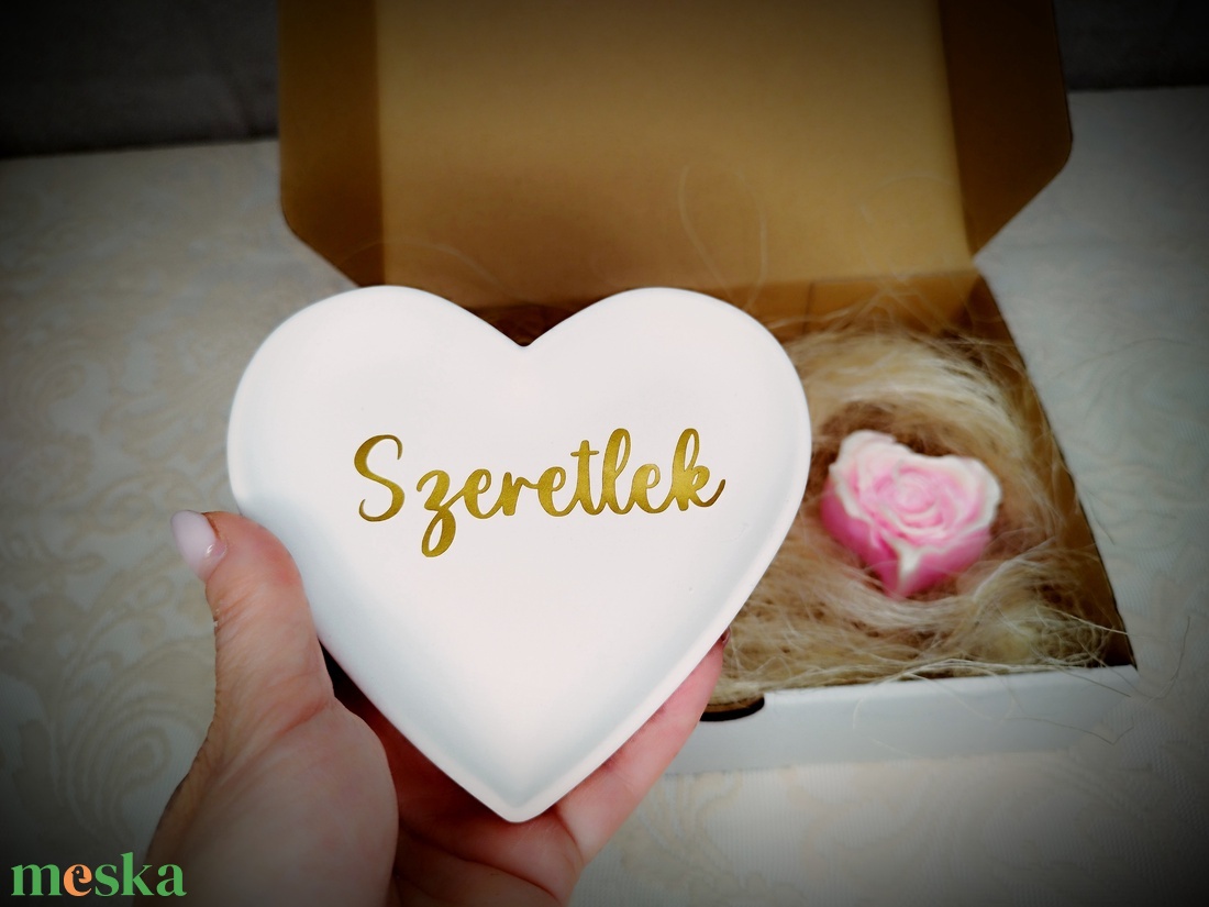 Szív formájú tálca+ szív alakú gyertya - kellékek & szerszámok - díszíthető tárgyak - kerámia - Meska.hu Szív formájú tálca+ szív alakú gyertya - kellékek & szerszámok - díszíthető tárgyak - kerámia - Meska.hu