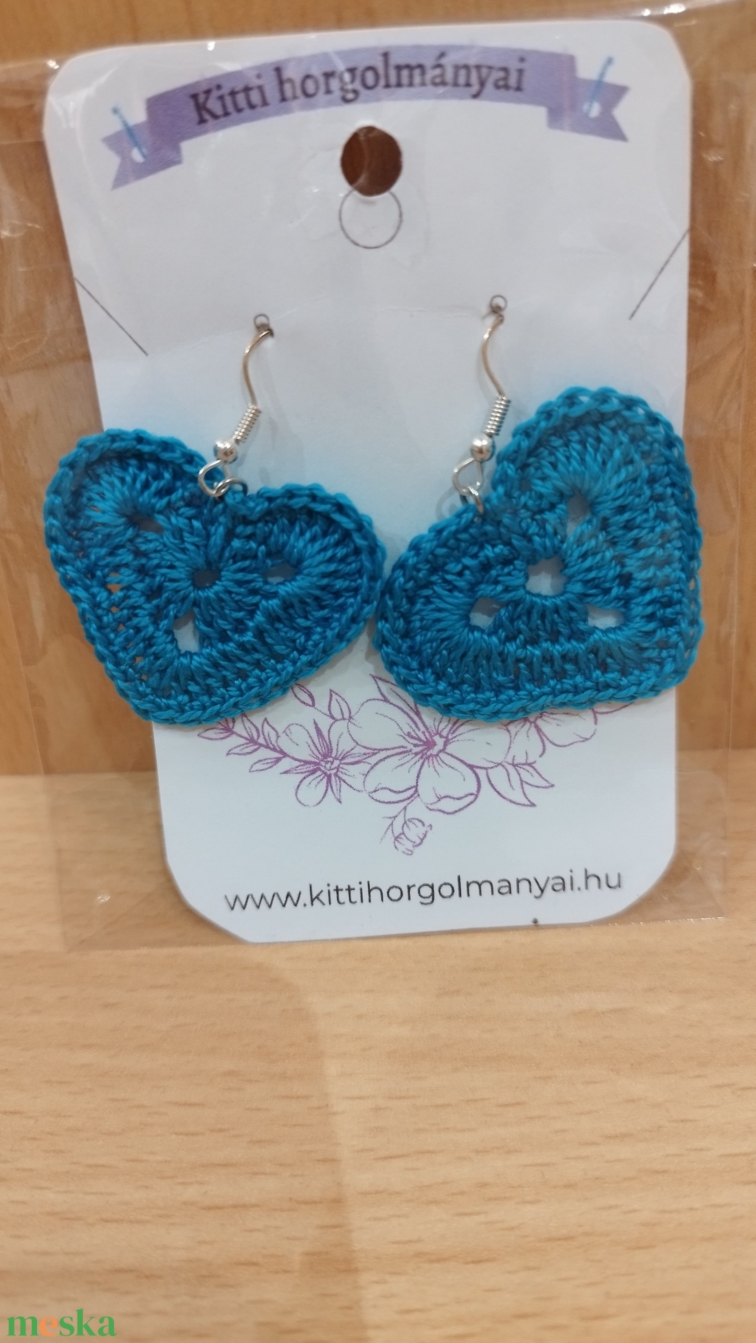 Szív alakú, kék horgolt fülbevaló - ékszer - fülbevaló - lógó fülbevaló - Meska.hu