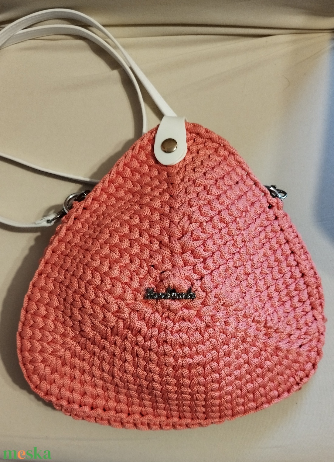 Horgolt háromszög táska  - táska & tok - kézitáska & válltáska - vállon átvethető táska - Meska.hu