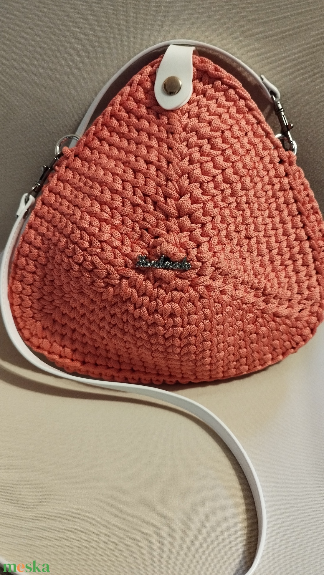 Horgolt háromszög táska  - táska & tok - kézitáska & válltáska - vállon átvethető táska - Meska.hu